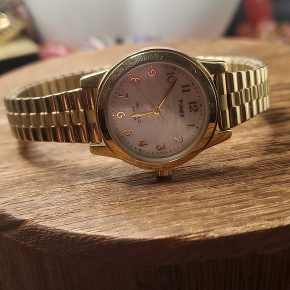 Jewelry - B3226 timex gold tone quartz watch stretch wristband unisex needs batteries